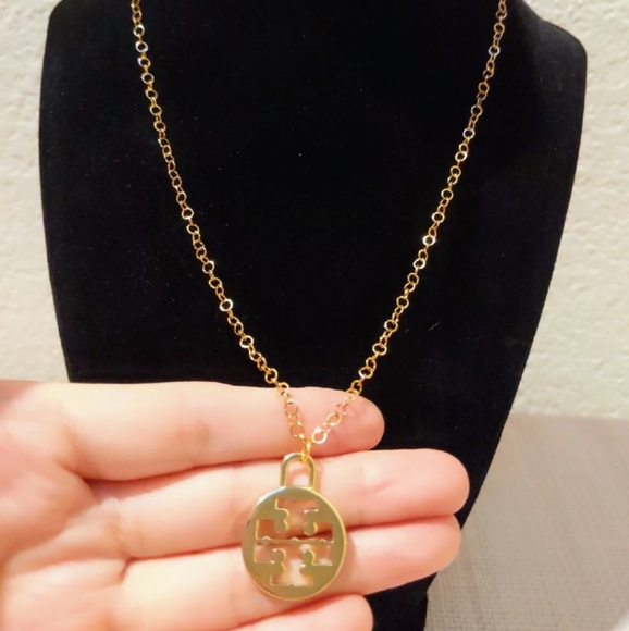 Auth Tory Burch Logo Charm on Gold Plated Necklace - Picture 4 of 4